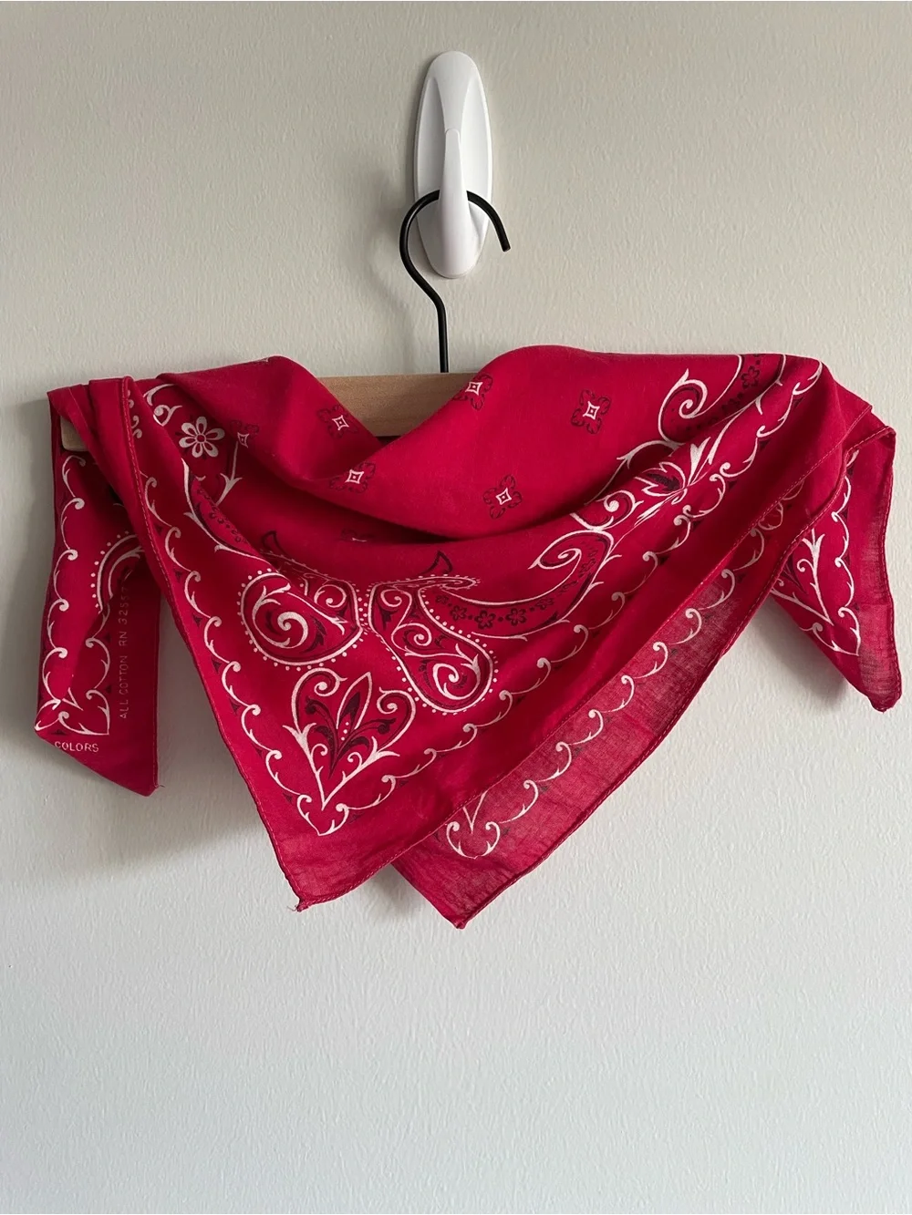 Vintage 60s Wamcraft bandana RN 32557 cotton red classic paisley selvedge edge